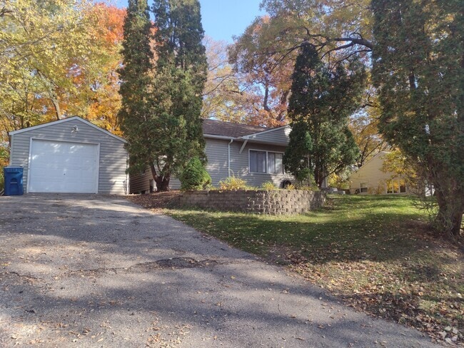 Building Photo - 4825 Ridge Rd
