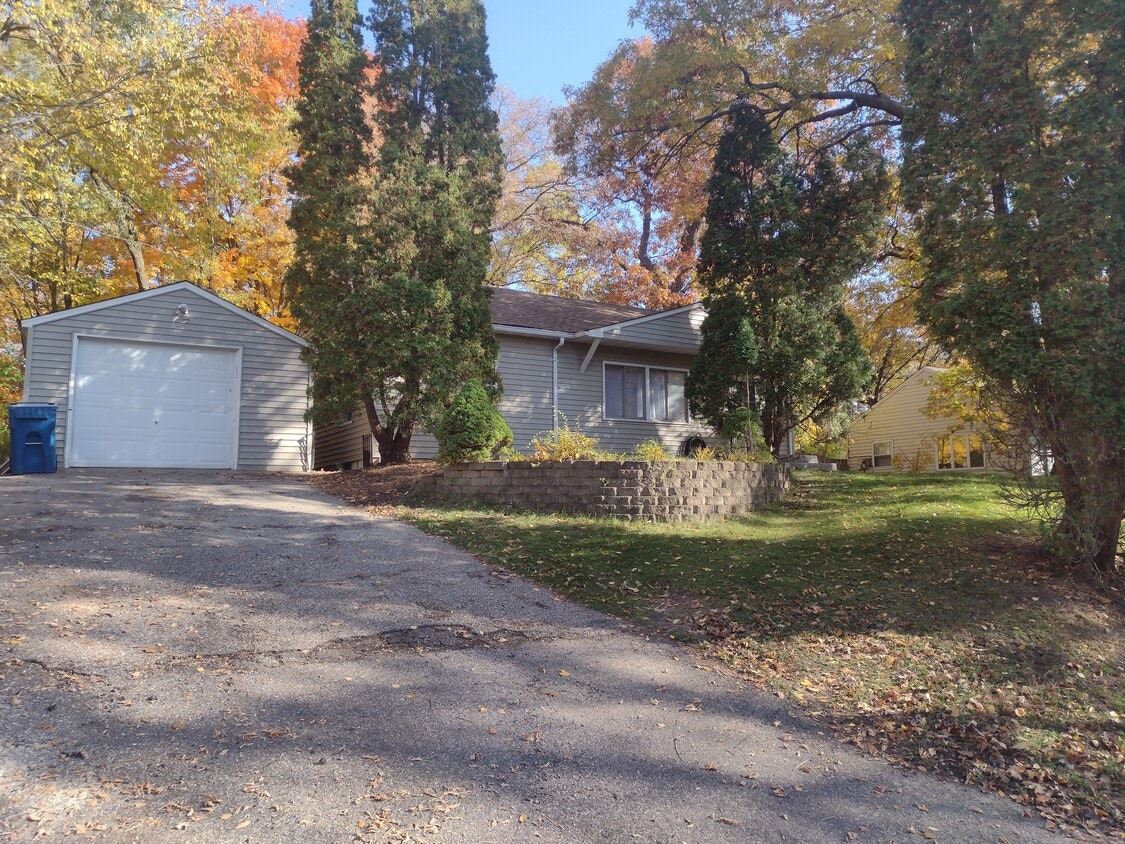 Primary Photo - 4825 Ridge Rd