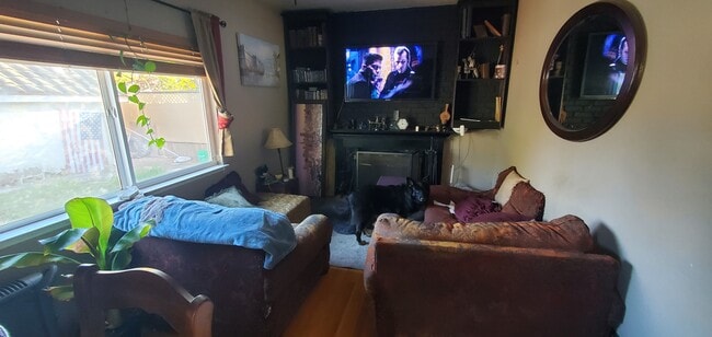 Building Photo - 1640 Baywood Dr