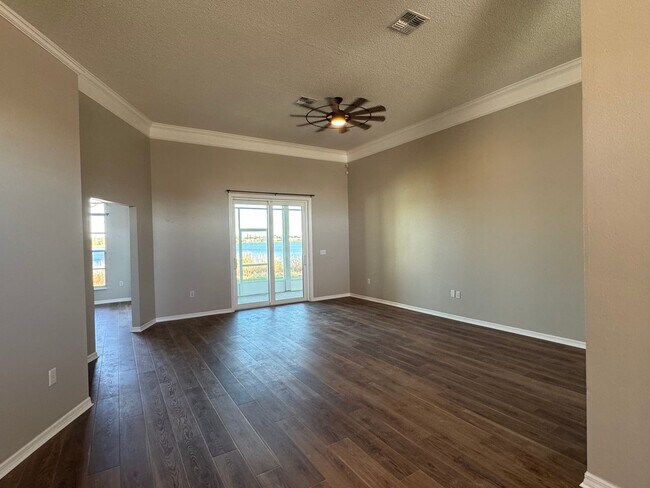 Building Photo - LakeFront Home with Dock in Haines City. Lawncare  Included