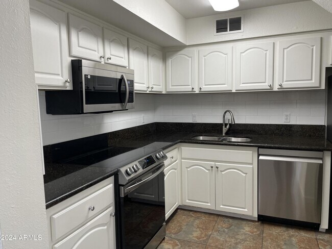 Building Photo - 6014 N 79th St