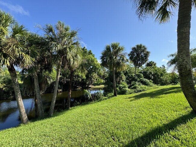 Foto del edificio - 21164 Burkhart Dr