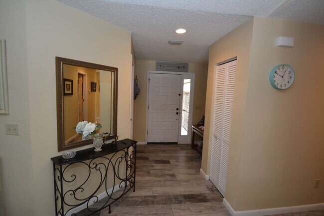 Foto del edificio - Absolutely adorable 3 bedrooms 2 bath Cana...