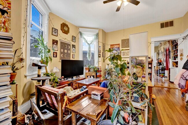 Foto del edificio - 2735 W Potomac Ave