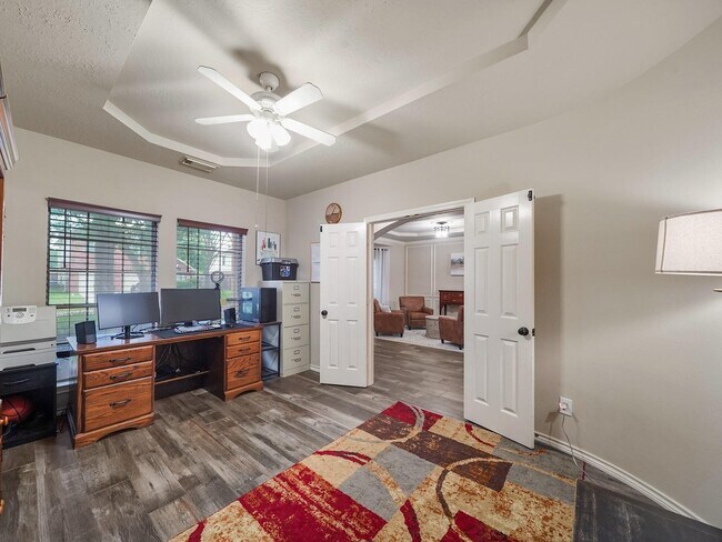 Building Photo - 719 Rock Springs Dr