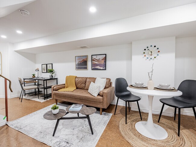 Building Photo - 140 Annette St