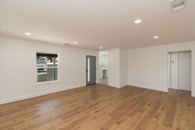 Building Photo - Newly upgraded 2 bed 2 bath home in Downey!