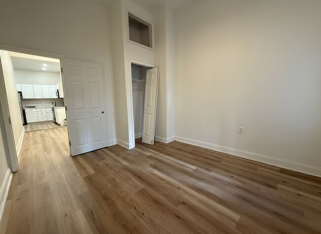Building Photo - 911 N 16th St