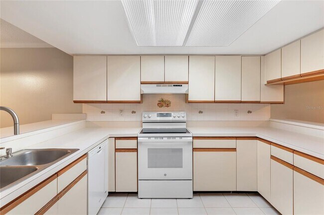 Foto del edificio - 2651 Michael Pl