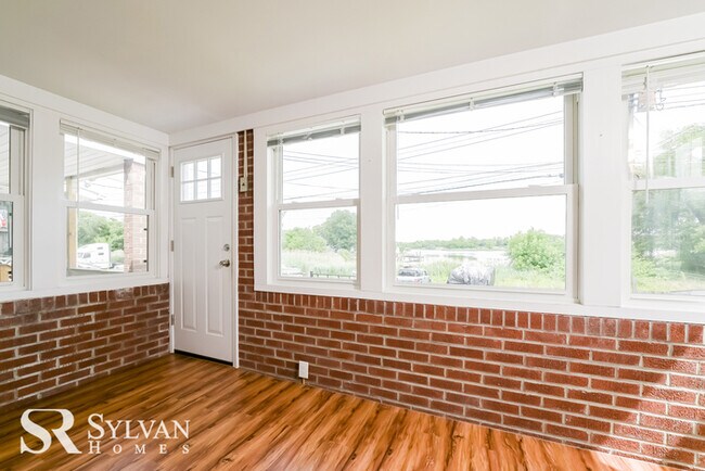 Building Photo - Charming home ready for your personal touch!