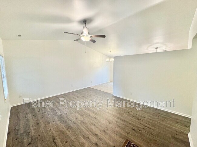 Foto del edificio - 11006 Blossomwood Rd