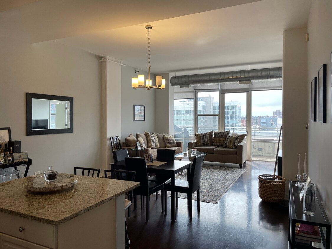 Open space when you walk in - 901 W Madison St