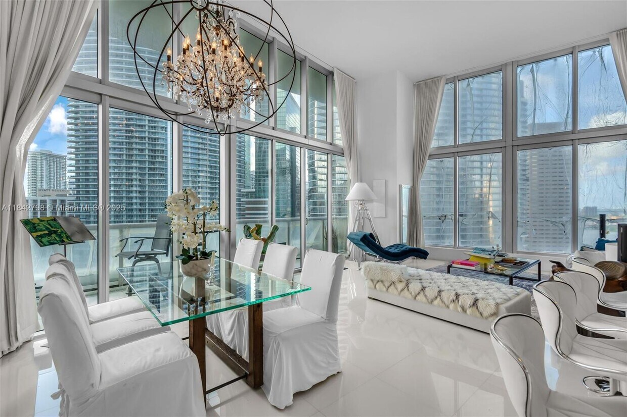 Primary Photo - 465 Brickell Ave