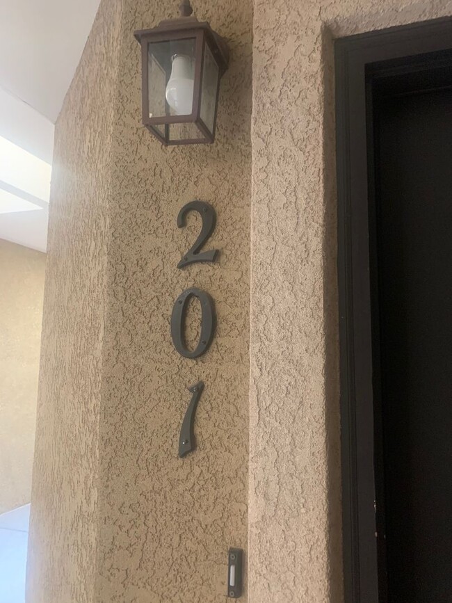 Foto del edificio - TWO BED CONDO IN BRIARGATE