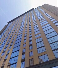 Building Photo - 833 N Clark St