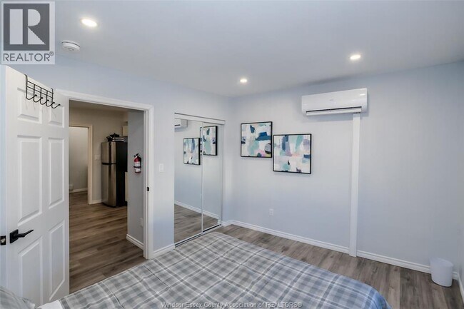 Building Photo - 493 University Ave W