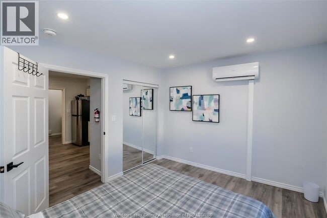 Photo du bâtiment - 493 University Ave W