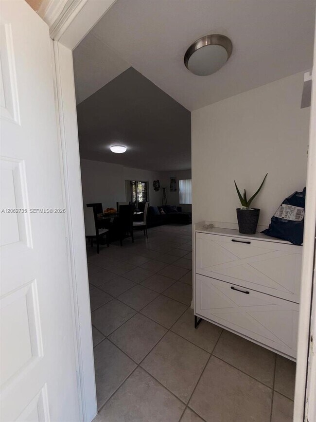 Foto del edificio - 12193 Royal Palm Blvd