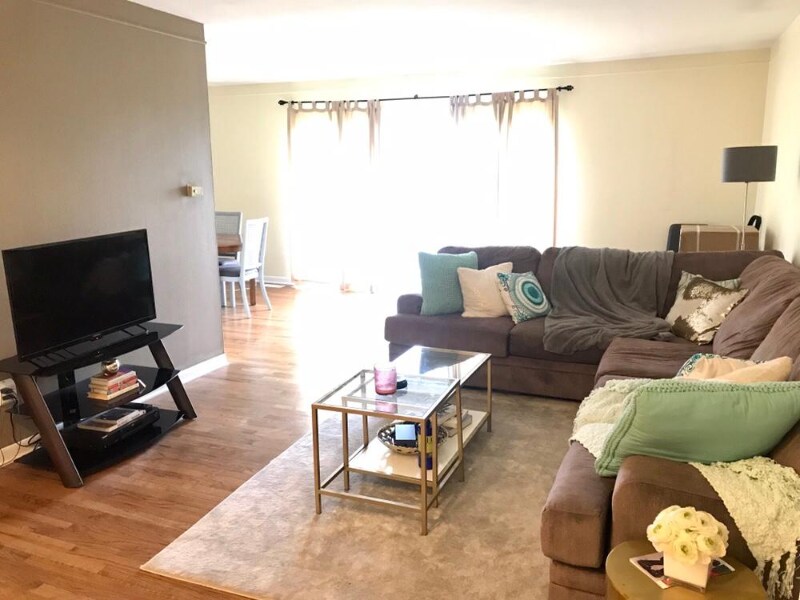 Foto principal - 426 N Fox Hills Dr