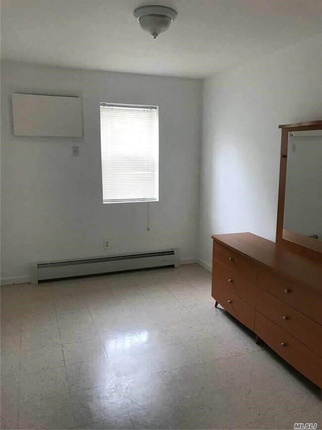 Foto del edificio - 57-24 164th St