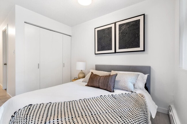 Photo du bâtiment - 1190 W 10th Ave