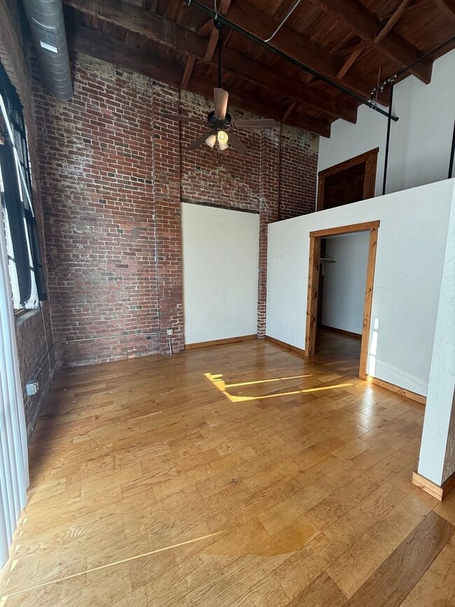 Building Photo - 601 N National Ave
