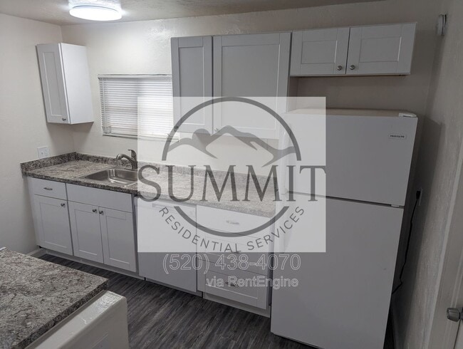 Building Photo - 272 E Calle Arizona