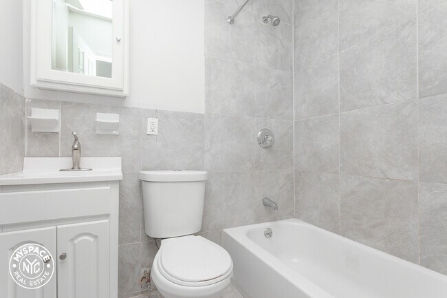 Foto del edificio - 793 Franklin Ave