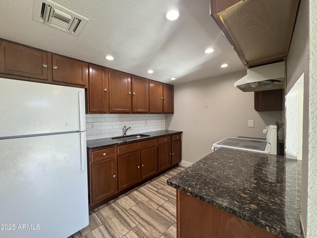 Building Photo - 6814 N 35th Ave