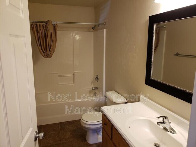 Foto del edificio - 385 Mountain View Dr