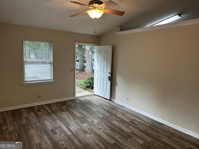 Building Photo - 114 E Lakemont Dr