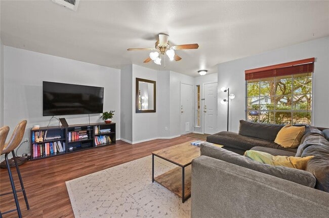 Foto del edificio - 1709 Friars Tale Ln