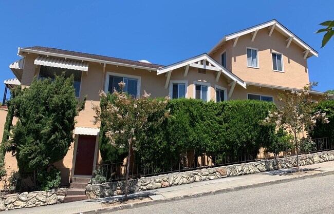 Building Photo - Charming Piedmont Four Bedroom Home