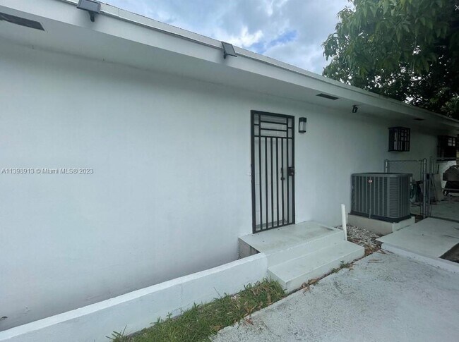 Foto del edificio - 6880 SW 25th St