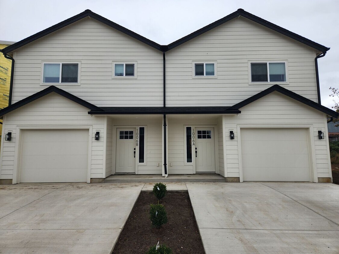 1006 Peach Rd Unit B, Winlock, WA 98596 Room for Rent in Winlock, WA