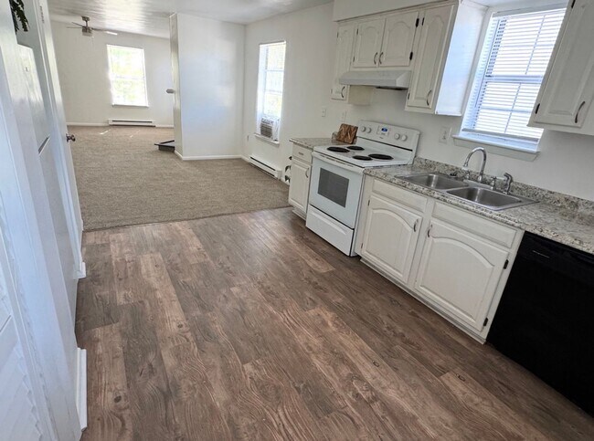 Foto del edificio - Updated 2nd Floor Duplex, blocks from beach