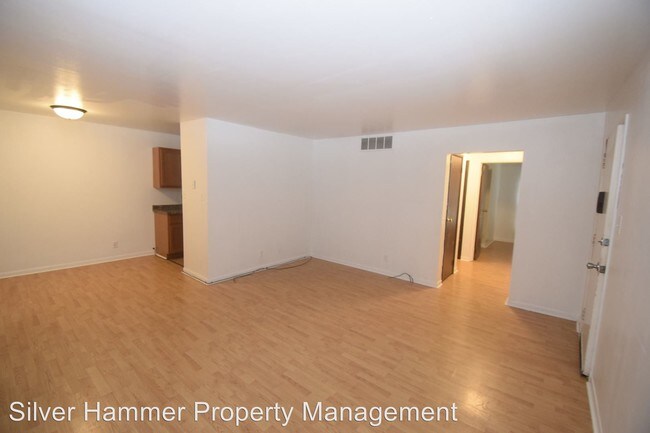 Building Photo - 701 Carla Dr