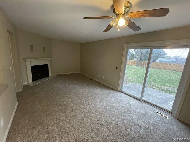 Building Photo - 8484 Pepper Ridge Dr