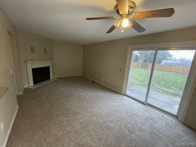 Foto del edificio - 8484 Pepper Ridge Dr