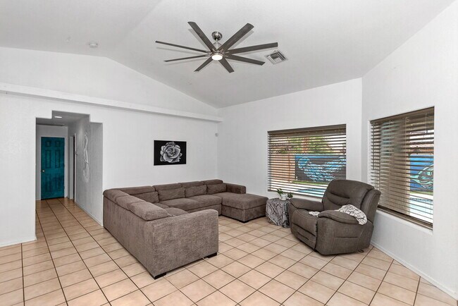 Foto del edificio - "3-Bedroom, 2-Bathroom Solar Home with a Pool in Mesa Del Sol!"