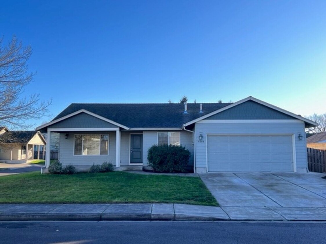 Foto principal - 3Bd/2Ba Single Story House - Available Soon!