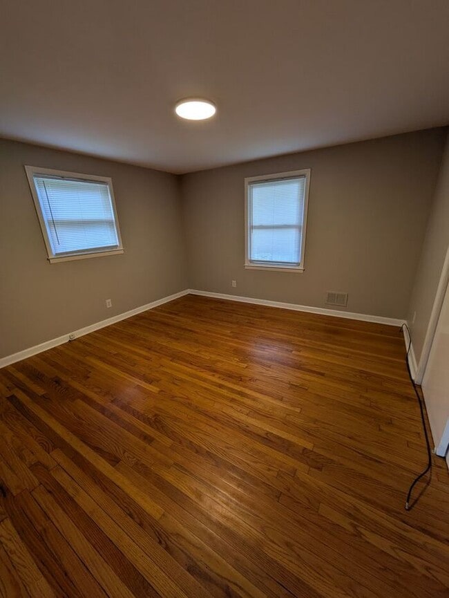 Foto del edificio - 2BD/1BA Duplex in Hickory