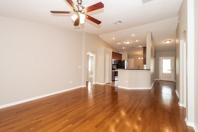 Foto del edificio - 16247 Magnolia Grove Way