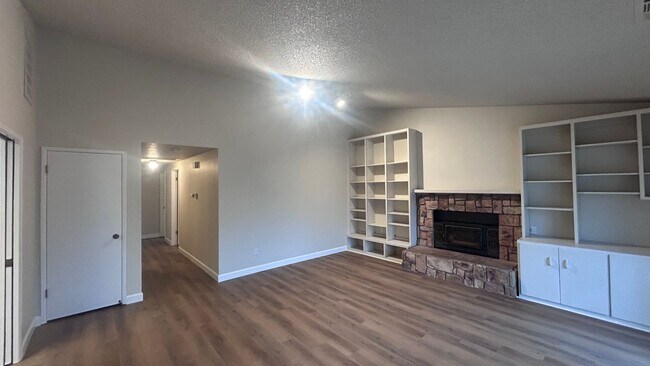 Building Photo - Lakewood Elementary School District