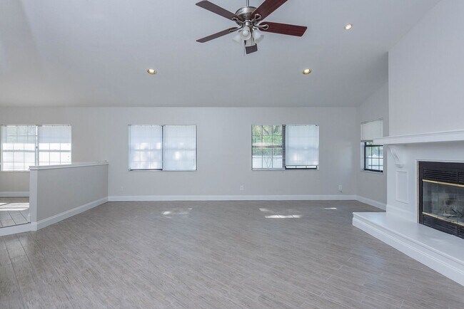 Foto del edificio - 3908 W McKay Ave