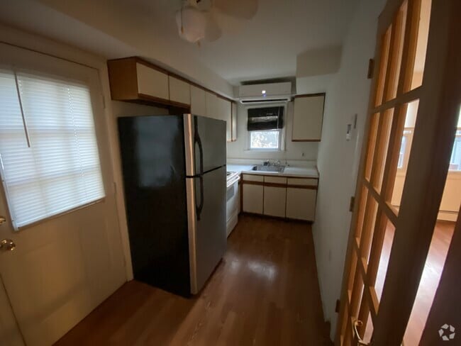 Building Photo - 144 Farnsworth Ave