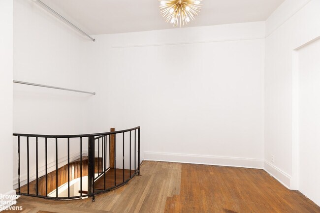 Building Photo - 375 Vanderbilt Ave