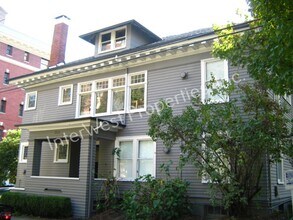Building Photo - 117 NW King Ave