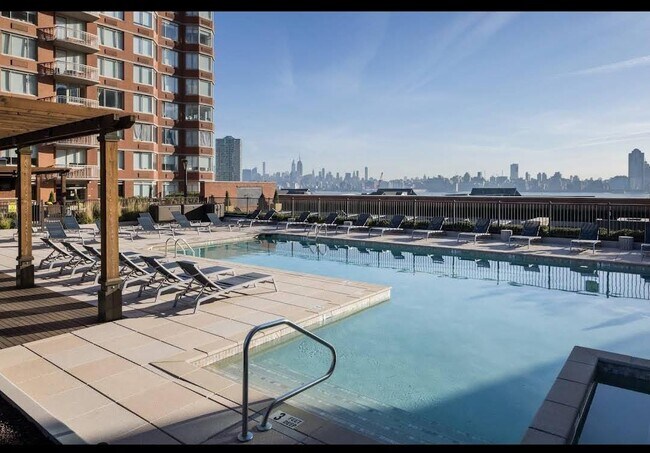 Foto del edificio - 430 Washington Blvd