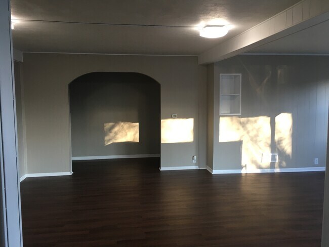 Foto del edificio - 223 N West St